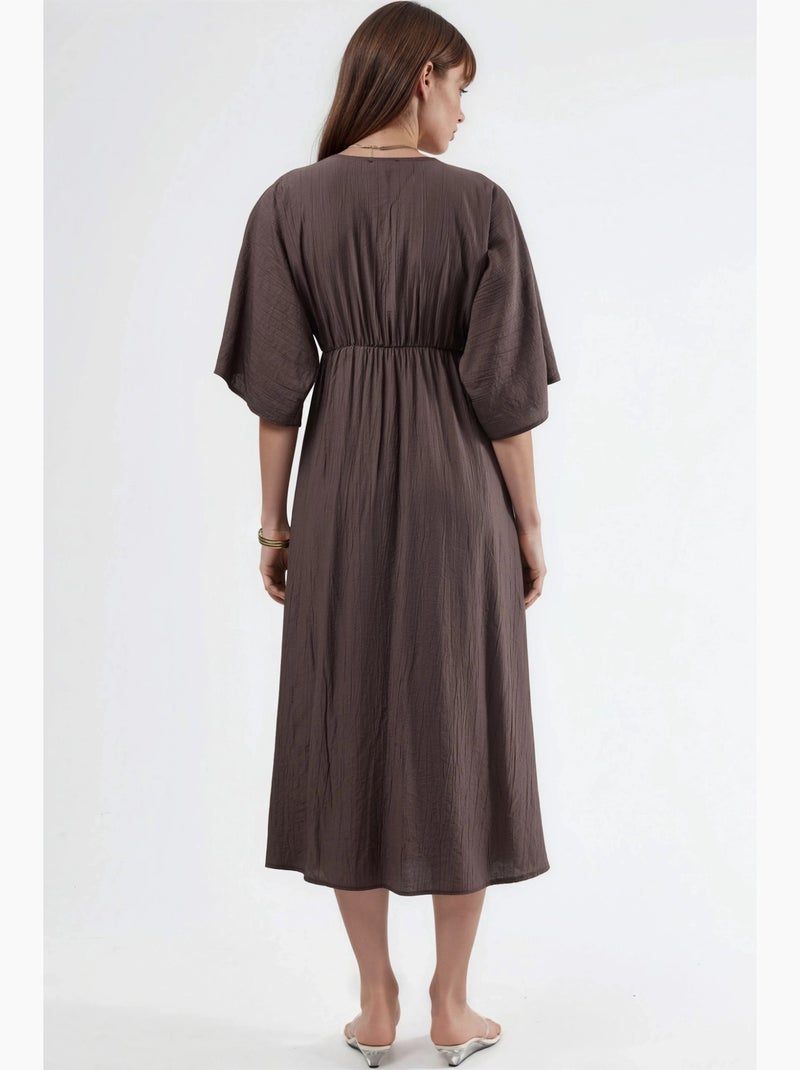 Vestido midi cruzado com decote em v e mangas três quartos busem Toupe - Kiabi