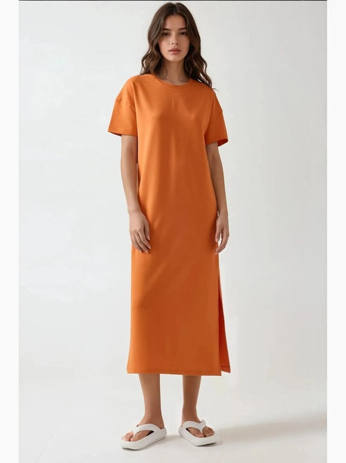 Vestido midi de corte descontraído com gola redonda hiccup - Kiabi Vestido midi de corte descontraído com gola redonda hiccup - Kiabi