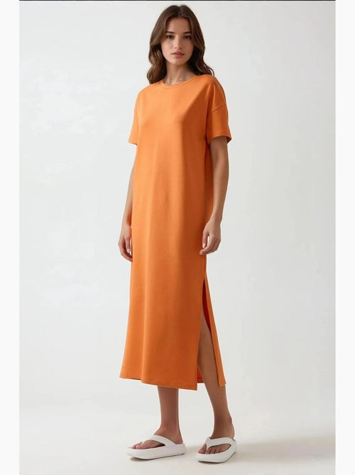 Vestido midi de corte descontraído com gola redonda hiccup - Kiabi Vestido midi de corte descontraído com gola redonda hiccup - Kiabi