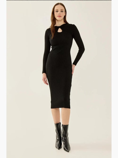 Vestido midi de malha canelada com gola choker hiccup - Kiabi Vestido midi de malha canelada com gola choker hiccup - Kiabi
