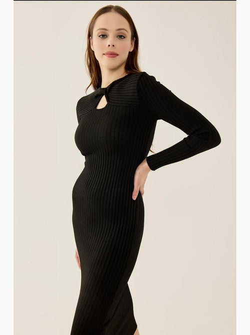 Vestido midi de malha canelada com gola choker hiccup - Kiabi Vestido midi de malha canelada com gola choker hiccup - Kiabi