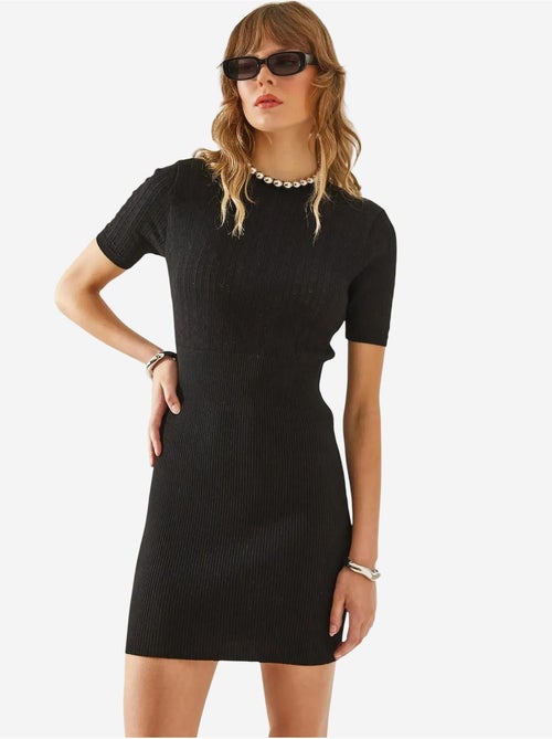 Vestido midi de malha slim fit com decote redondo lucci - Kiabi Vestido midi de malha slim fit com decote redondo lucci - Kiabi