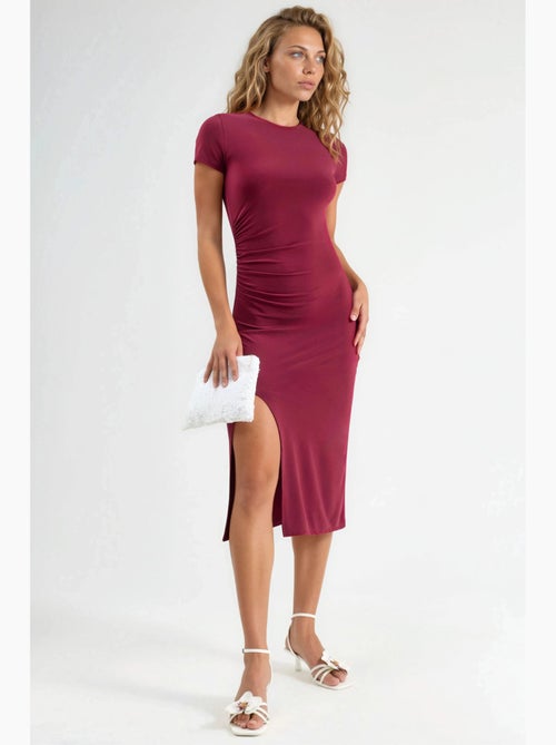 Vestido midi de manga curta com detalhes de racha hiccup - Kiabi Vestido midi de manga curta com detalhes de racha hiccup - Kiabi