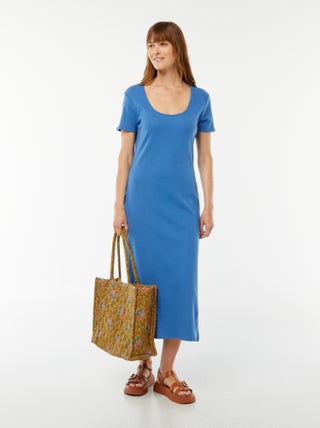 Vestido midi de manga curta com racha