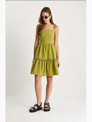 Vestido midi em a com decote quadrado e detalhe de vivo lucci