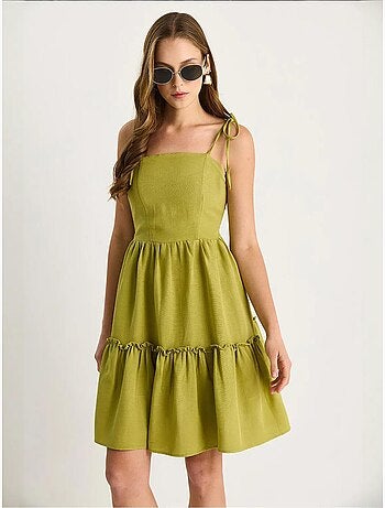 Vestido midi em a com decote quadrado e detalhe de vivo lucci