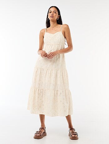 Vestido midi em bordado inglês com alças ajustáveis