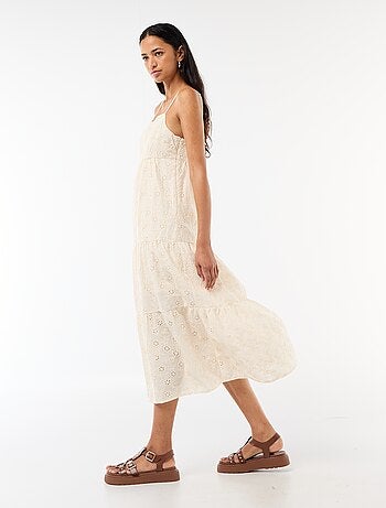 Vestido midi em bordado inglês com alças ajustáveis