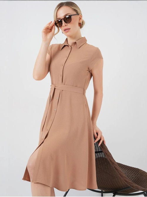 Vestido midi em linha a com colarinho de camisa, abotoamento e detalhe de viés bdart - Kiabi Vestido midi em linha a com colarinho de camisa, abotoamento e detalhe de viés bdart - Kiabi