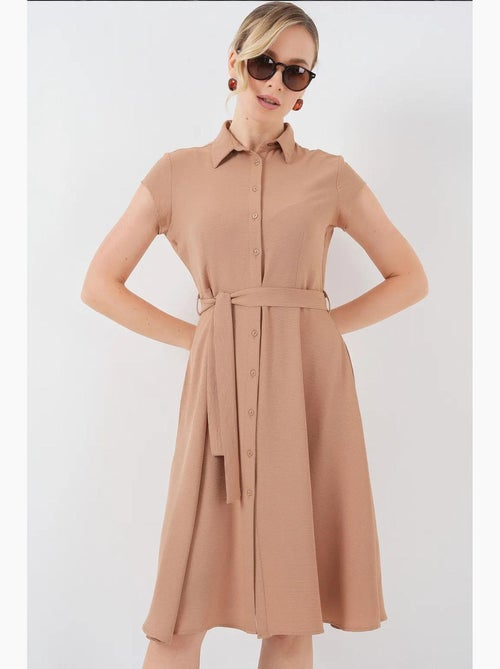 Vestido midi em linha a com colarinho de camisa, abotoamento e detalhe de viés bdart - Kiabi Vestido midi em linha a com colarinho de camisa, abotoamento e detalhe de viés bdart - Kiabi