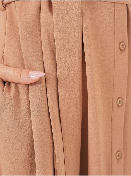 Vestido midi em linha a com colarinho de camisa, abotoamento e detalhe de viés bdart - Kiabi Vestido midi em linha a com colarinho de camisa, abotoamento e detalhe de viés bdart - Kiabi
