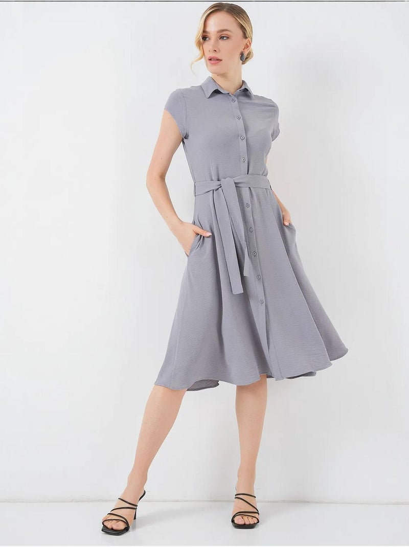 Vestido midi em linha a com colarinho de camisa, abotoamento e detalhe de viés bdart Cinza - Kiabi