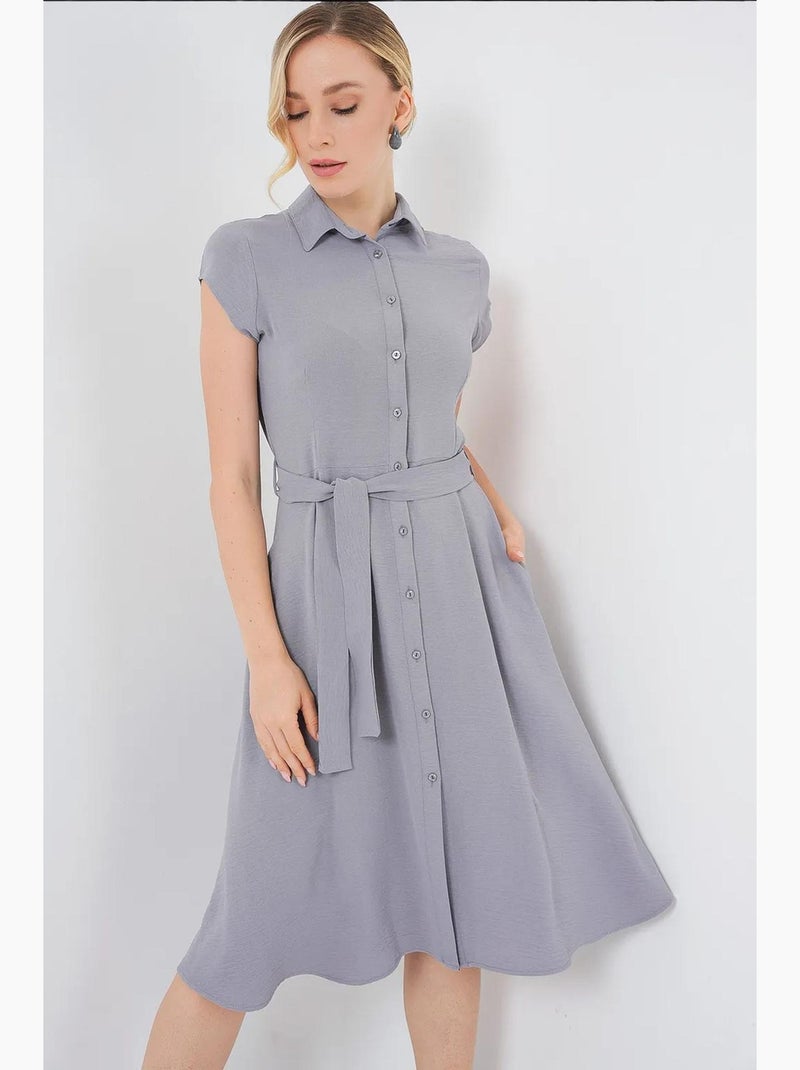 Vestido midi em linha a com colarinho de camisa, abotoamento e detalhe de viés bdart Cinza - Kiabi