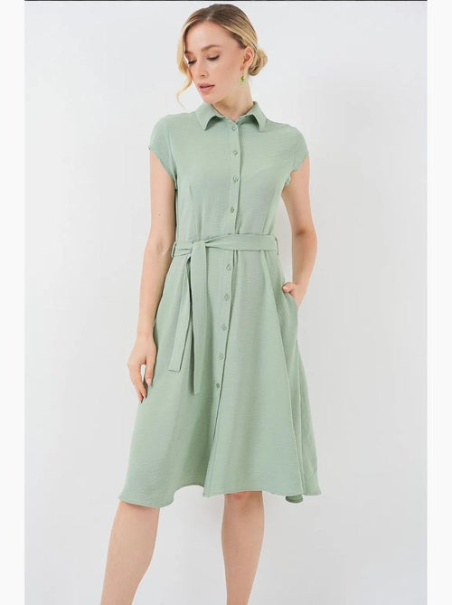 Vestido midi em linha a com colarinho de camisa, abotoamento e detalhe de viés bdart - Kiabi Vestido midi em linha a com colarinho de camisa, abotoamento e detalhe de viés bdart - Kiabi