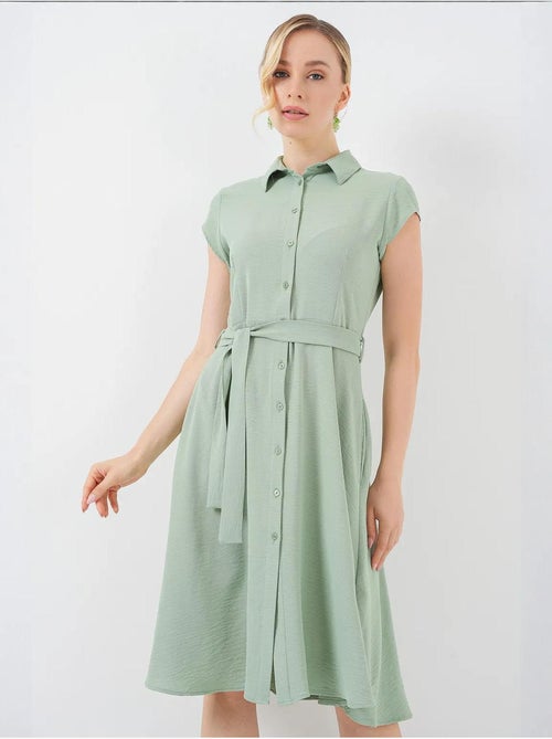 Vestido midi em linha a com colarinho de camisa, abotoamento e detalhe de viés bdart - Kiabi Vestido midi em linha a com colarinho de camisa, abotoamento e detalhe de viés bdart - Kiabi