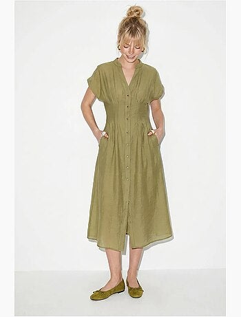 Vestido midi em linha a com decote em v e botões lucci