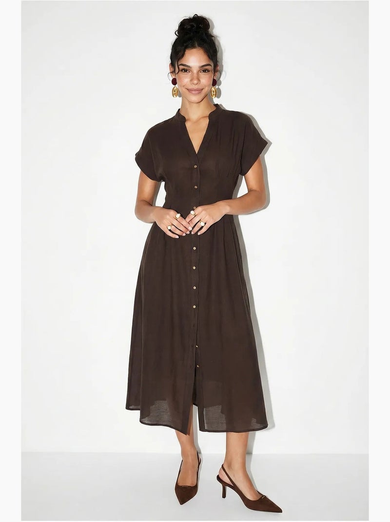 Vestido midi em linha a com decote em v e botões lucci Castanho-chocolate - Kiabi
