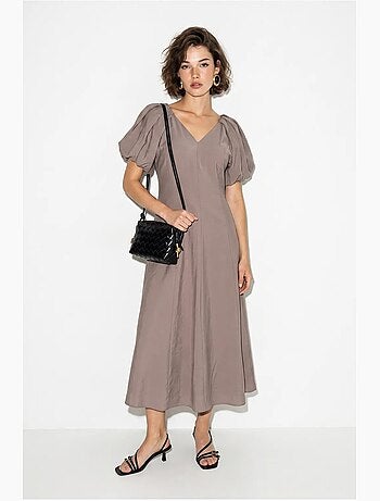 Vestido midi em linha a com decote em v e fecho de correr lucci