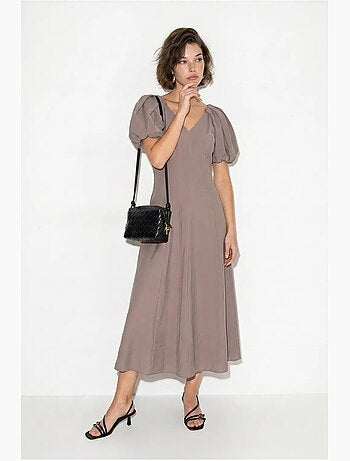Vestido midi em linha a com decote em v e fecho de correr lucci