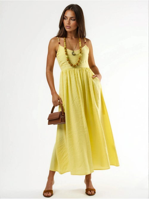 Vestido midi em linha a com detalhe de acessório busem - Kiabi Vestido midi em linha a com detalhe de acessório busem - Kiabi