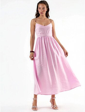 Vestido midi em linha a com detalhe de acessório busem