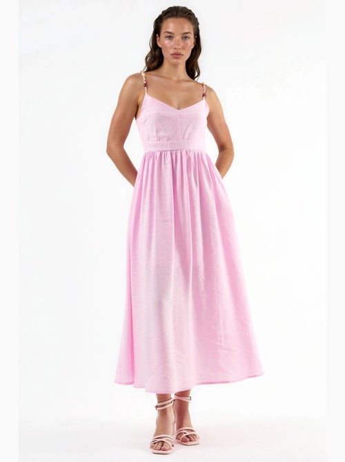 Vestido midi em linha a com detalhe de acessório busem - Kiabi Vestido midi em linha a com detalhe de acessório busem - Kiabi