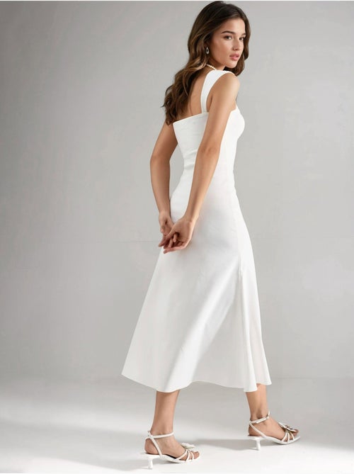 Vestido midi em linha a com gola em coração hiccup - Kiabi Vestido midi em linha a com gola em coração hiccup - Kiabi
