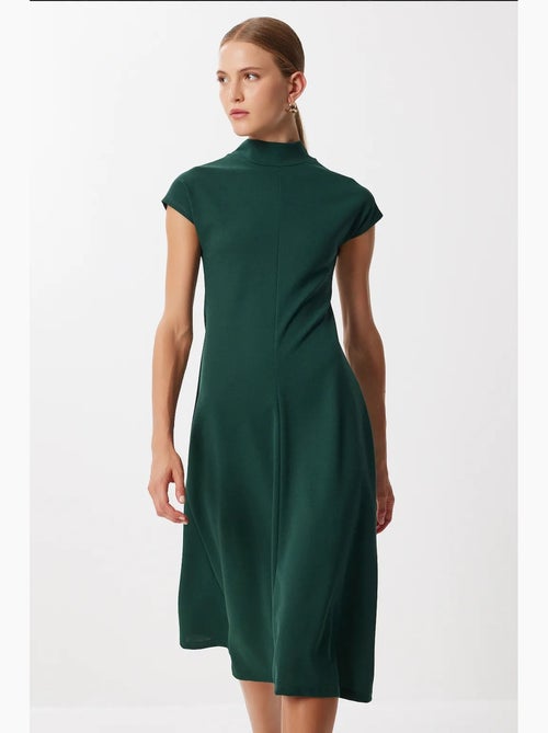 Vestido midi em linha a com meia gola alta istanbul - Kiabi Vestido midi em linha a com meia gola alta istanbul - Kiabi