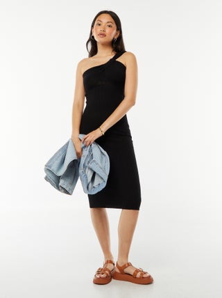 Vestido midi em tricô com alças assimétricas