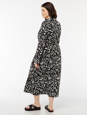 Vestido midi estampado cintado e com molas de pressão