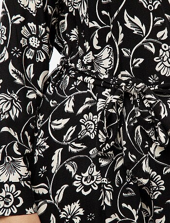 Vestido midi estampado cintado e com molas de pressão