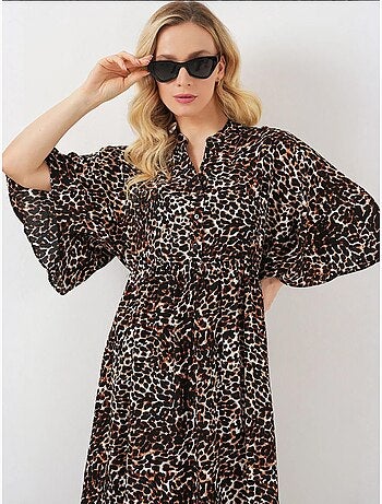 Vestido midi estampado com decote em v e mangas três quartos bdart
