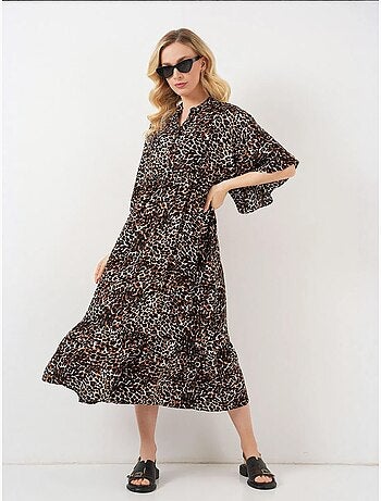Vestido midi estampado com decote em v e mangas três quartos bdart