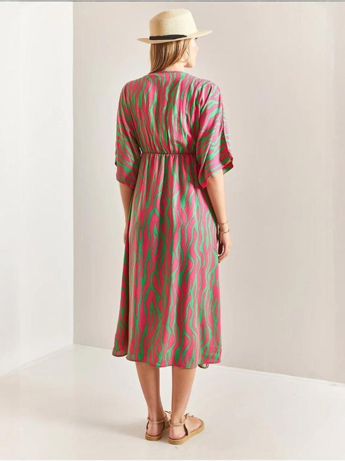 Vestido midi estampado com decote em v e racha lucci - Kiabi Vestido midi estampado com decote em v e racha lucci - Kiabi