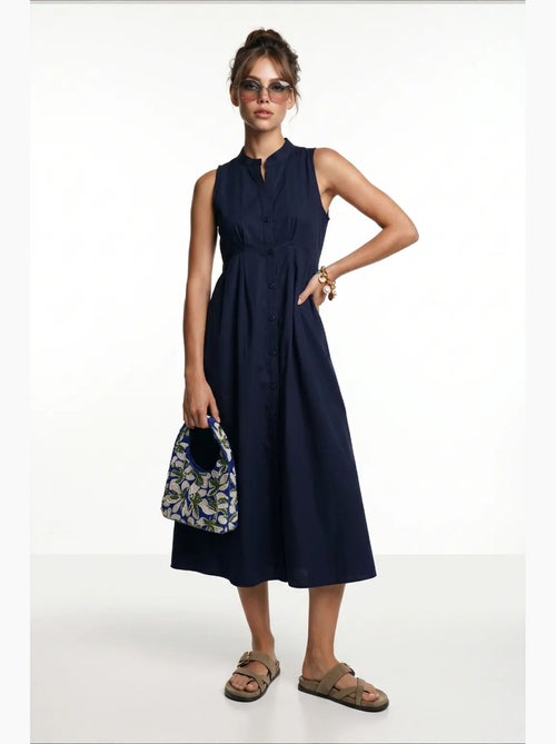 Vestido midi evasé sem mangas com gola mandarim istanbul - Kiabi Vestido midi evasé sem mangas com gola mandarim istanbul - Kiabi