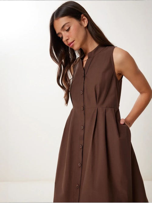 Vestido midi evasé sem mangas com gola mandarim istanbul - Kiabi Vestido midi evasé sem mangas com gola mandarim istanbul - Kiabi