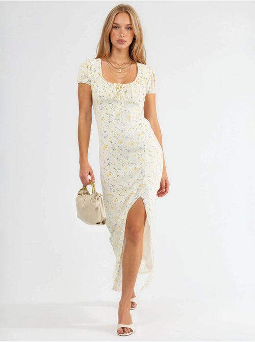 Vestido midi floral com decote em u e detalhe de laço busem - Kiabi Vestido midi floral com decote em u e detalhe de laço busem - Kiabi