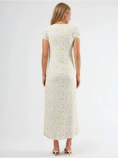 Vestido midi floral com decote em u e detalhe de laço busem - Kiabi Vestido midi floral com decote em u e detalhe de laço busem - Kiabi