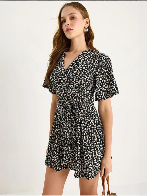 Vestido midi floral com decote em v e racha lucci - Kiabi Vestido midi floral com decote em v e racha lucci - Kiabi