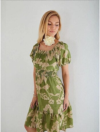 Vestido midi floral com folhos, ombros descobertos e detalhe de atar mixray