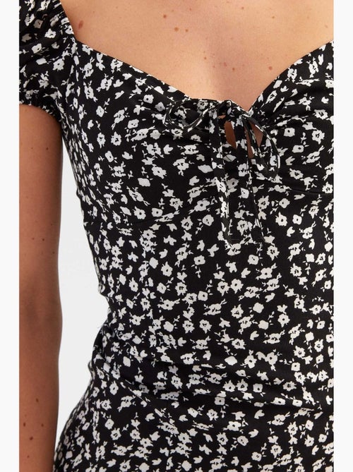Vestido midi floral ombro a ombro com racha lateral hiccup - Kiabi Vestido midi floral ombro a ombro com racha lateral hiccup - Kiabi