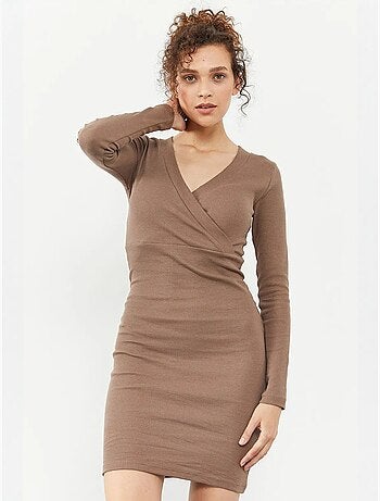 Vestido midi justo canelado com decote em v tommy