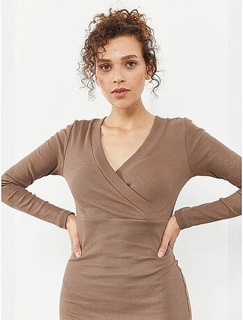 Vestido midi justo canelado com decote em v tommy