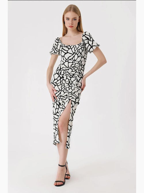 Vestido midi justo canelado com decote quadrado bdart - Kiabi Vestido midi justo canelado com decote quadrado bdart - Kiabi
