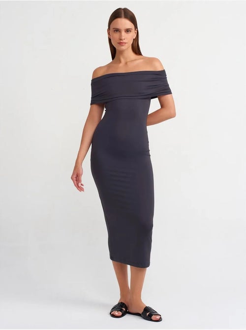Vestido midi justo com decote barco dilvin - Kiabi Vestido midi justo com decote barco dilvin - Kiabi