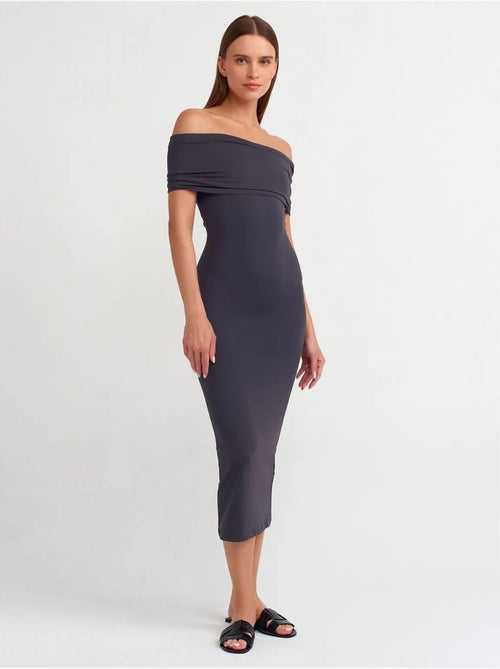 Vestido midi justo com decote barco dilvin - Kiabi Vestido midi justo com decote barco dilvin - Kiabi