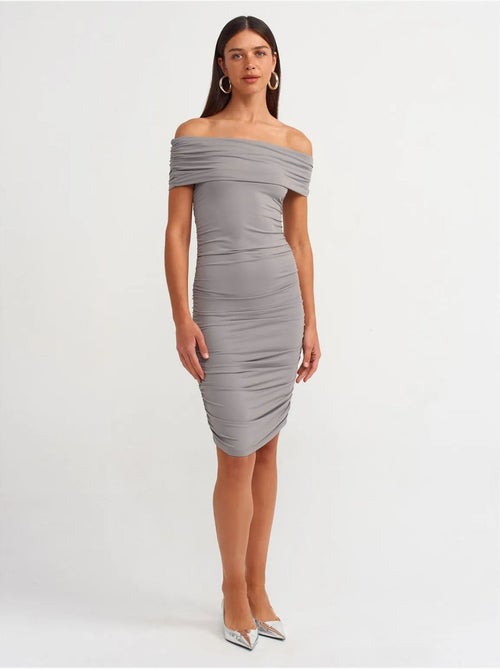 Vestido midi justo com decote barco dilvin - Kiabi Vestido midi justo com decote barco dilvin - Kiabi