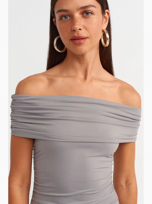 Vestido midi justo com decote barco dilvin - Kiabi Vestido midi justo com decote barco dilvin - Kiabi