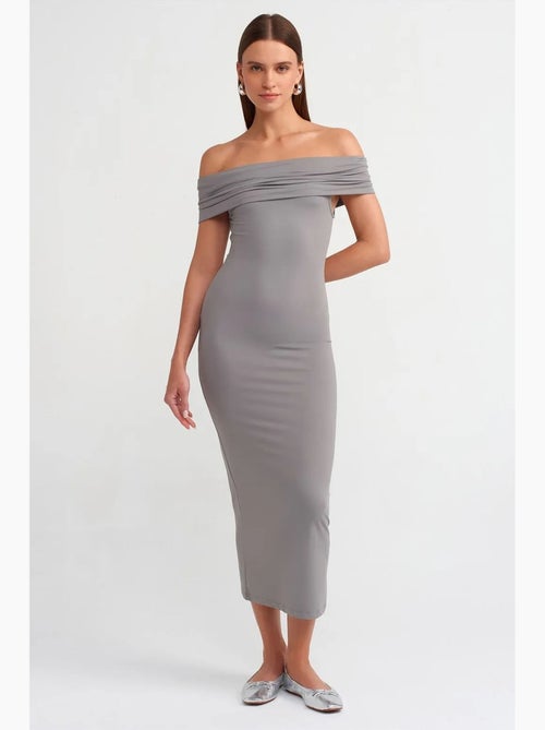 Vestido midi justo com decote barco dilvin - Kiabi Vestido midi justo com decote barco dilvin - Kiabi