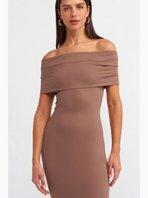 Vestido midi justo com decote barco dilvin - Kiabi Vestido midi justo com decote barco dilvin - Kiabi
